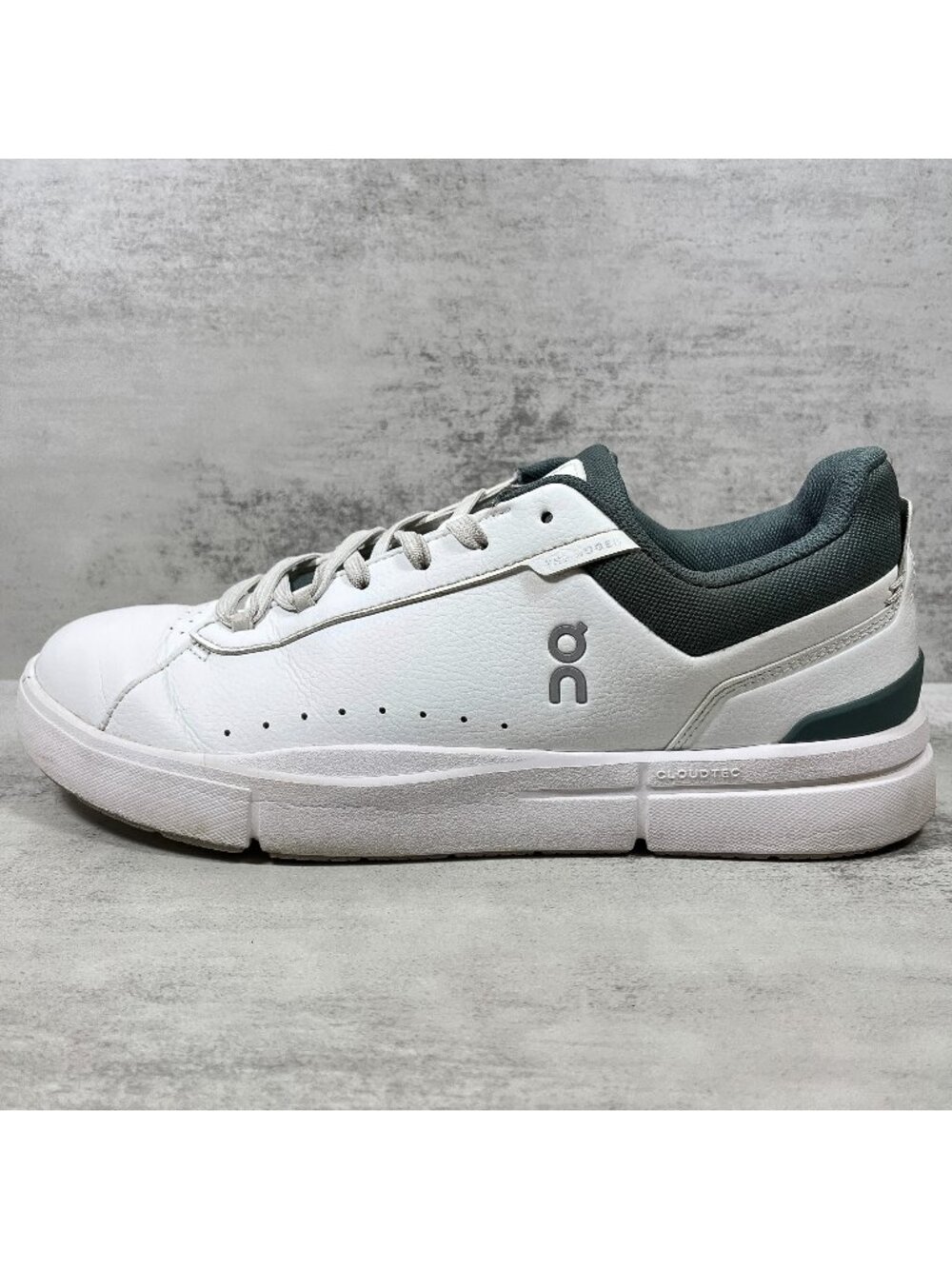 On Cloud The Roger Advantage Tennis Shoes - Men's Size 8.5 - White